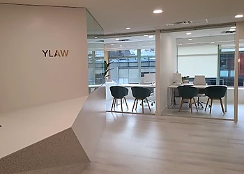 Harry Saini - Vancouver, BC Civil Litigation Lawyer - Law Firm Interior Image