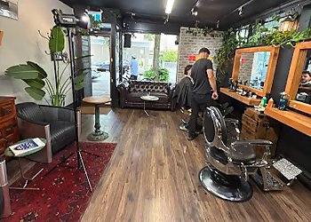 Vancouver Barbiers Hestory Barber Shop