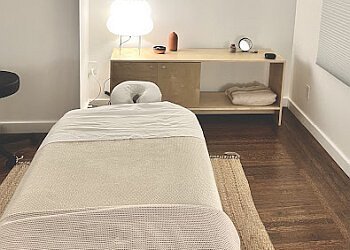 North Vancouver Massothérapies erin + co massage studio