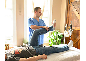 Vancouver manual osteopath Hoba Chenari, DOMP - PAIN AND MOTION OSTEOPATHY