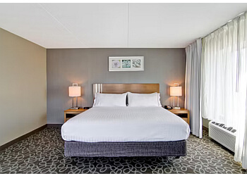Oshawa hotel Holiday Inn Express & Suites Oshawa Downtown-Toronto Area