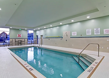 Holiday Inn Express & Suites Oshawa Downtown-Toronto Area - Oshawa, ON Hôtels - pool image