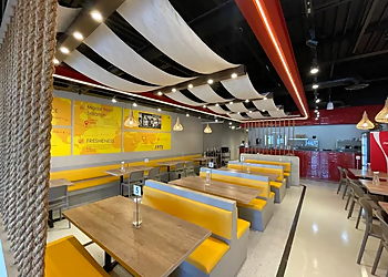Honest Restaurant Barrie - Barrie, ON Restaurants Végétariens - Restaurant Interior Image