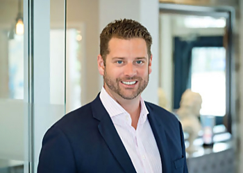 Hugues Boisvert - HAZLO LAW PROFESSIONAL CORPORATION Hugues Boisvert - Ottawa, ON Business Lawyers - Lawyer Portrait Image