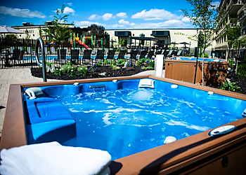 Hôtel Castel - Granby, QC Hôtels - pool image