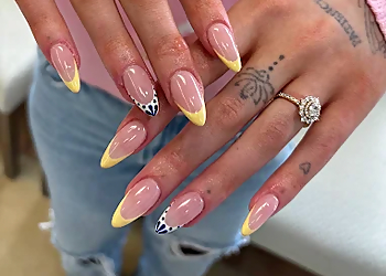 Iconic Nails Spa - Mississauga, ON Salons De Manucure - Nail Enhancements