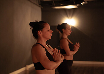 Brossard yoga studio Idolem Hot yoga Brossard