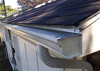 Fredericton gutter cleaner In-Line Eavestroughing
