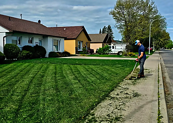 Thunder Bay Service D'Entretien De Pelouse InsideOut Services