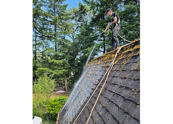 Nanaimo gutter cleaner IslandCLEAN Exterior Cleaning Ltd
