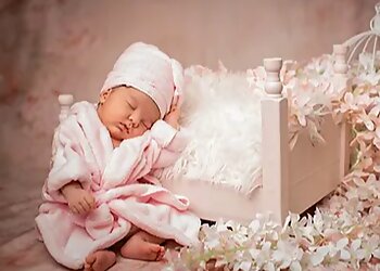 Mississauga babies and family photographer Ivori Studios