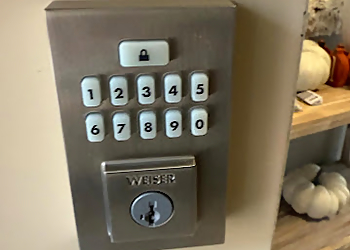 Izzy Pro Locksmith - Brantford, ON Serruriers - Repair Process Image