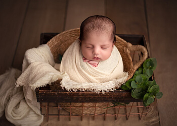 Surrey babies and family photographer Jafna Jaed Photography