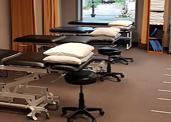 James De Santo, PT, BSc.KIN, BSc.PT, CAFCI - CORE SOLUTIONS PHYSIOTHERAPY AND WELLNESS-CALEDON - Caledon, ON Physical Therapists - Treatment Room Image