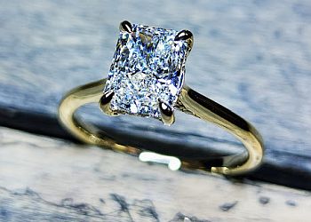 Grande Prairie Bijouteries Janina’s Diamonds & Time