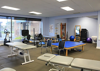 Jim Tsaprailis, PT - SPORT AND SPINE PHYSIOTHERAPY - Sarnia, ON Physiothérapie - Clinic Interior Image