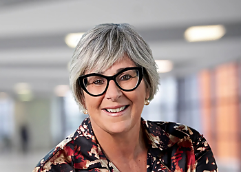 Joanne Guarasci - Hamilton, ON Divorce Lawyers - Lawyer Portrait Image