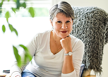Julie Habart Julie Habart - Montreal, QC Hypnothérapie - Doctor Portrait Image