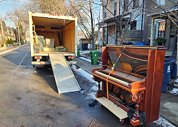 Junk Removal & Recycling, Green Junk Fellas - Mississauga, ON Collecte des ordures - Field Work Image