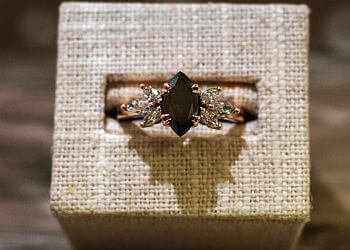 Kings Jewellers - Chilliwack, BC Jewellery - Ring Display Image