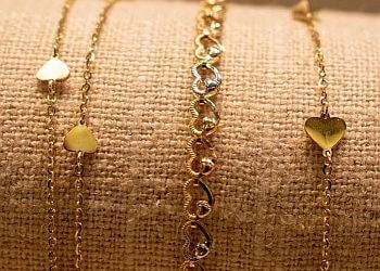 Kings Jewellers - Chilliwack, BC Jewellery - Bangle Display Image
