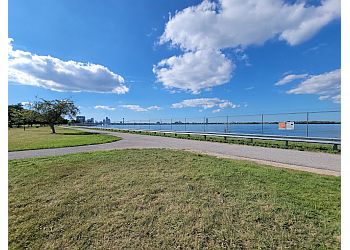 Niagara Falls public park Kingsbridge Park