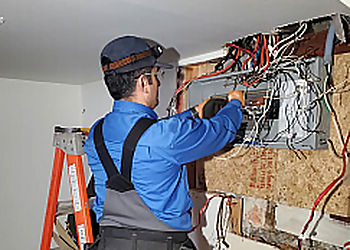 Kiyan Electric Inc. - Richmond Hill, ON Electricians - Technician Portrait Image