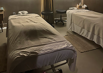 Knead Foot & Body Massage Studio - Vancouver, BC Massothérapies - Treatment Room Image
