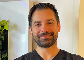 Koorosh Saxton, DOMP, RMT- ACADEMY MASSAGE THERAPY - Winnipeg, MB Ostéopathes - Practitioner Image