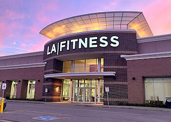 Aurora gym LA Fitness Aurora image 1