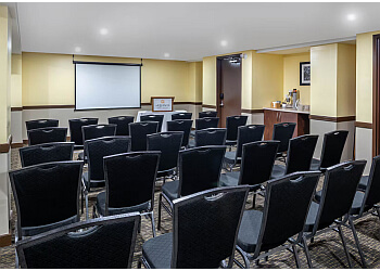 Oshawa hotel La Quinta Inn & Suites by Wyndham Oshawa