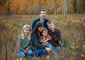 Airdrie babies and family photographer Lace & Locket Photography