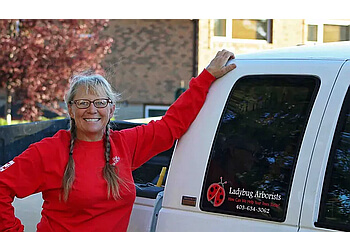 Airdrie Services d'arboriculteur Ladybug Arborists