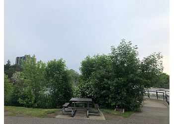 Mississauga hiking trail Lake Aquitaine Trail