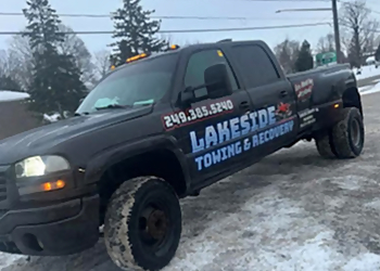 Lakeside Towing and Recovery Lakeside Towing and Recovery - Orillia, ON Towing Services - Towing Truck Image