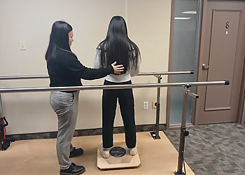 Laura Ritchie, MPT, MClSc (Manip), FCAMPT - LIFEMARK PHYSIOTHERAPY WORTLEY VILLAGE - London, ON Physical Therapists - Treatment Image
