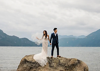 Lauren Garbutt Photography Lauren Garbutt Photography - St Catharines, ON Wedding Photographers - Project Image