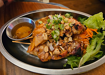 Montreal Restaurants Vietnamiens Le Red Tiger