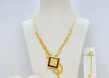Lebo Jewelry - Milton, ON Jewellery - Chain Display Image