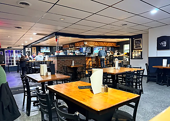 Legendz Pub - Belleville, ON Bars Sportifs - Restaurant Interior Image