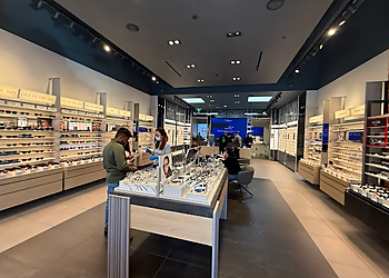 Vancouver optician LensCrafters