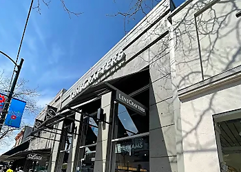 Vancouver optician LensCrafters