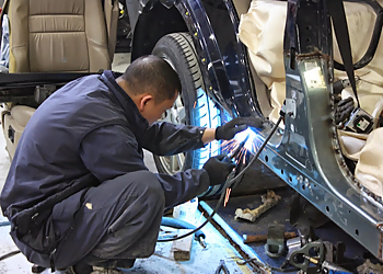 Toronto auto body shop Leons Auto Body