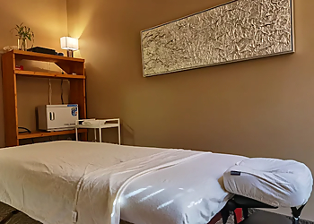 Lethbridge Acupuncture & Chinese Herbal Clinic - Lethbridge, AB Acupuncture - Treatment Room Image