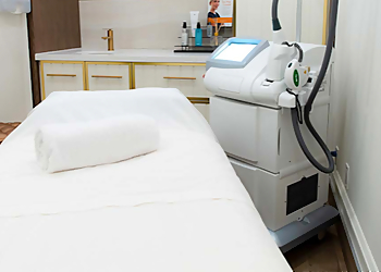 Level Laser Med Spa - Newmarket, ON Med Spas - Treatment Room Image