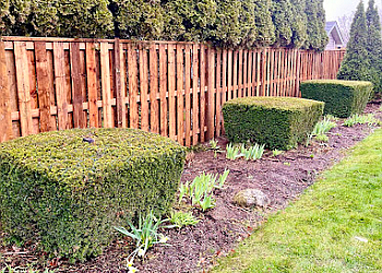 London fencing contractor Level Post Digging & Fences