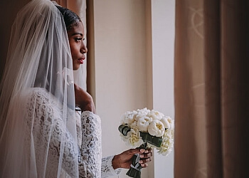 Montreal wedding photographer Lindsay Muciy Photo + Video