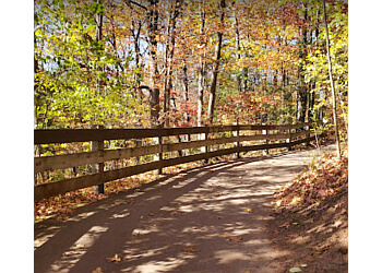 Oakville hiking trail Lions Valley Park