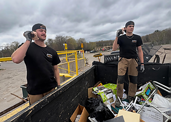 Load & Go Bros - Sault Ste Marie, ON Collecte des ordures - Field Work Image