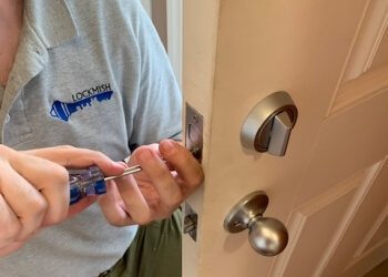 Winnipeg locksmith Lockmish Locksmith Services